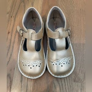 L’Amore dress shoes, girls size 11, gold